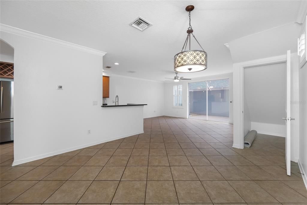 Activo con contrato: $439,000 (3 camas, 2 baños, 1680 Pies cuadrados)