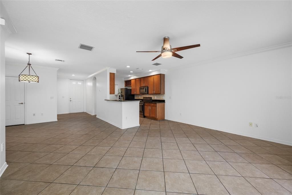 Activo con contrato: $439,000 (3 camas, 2 baños, 1680 Pies cuadrados)