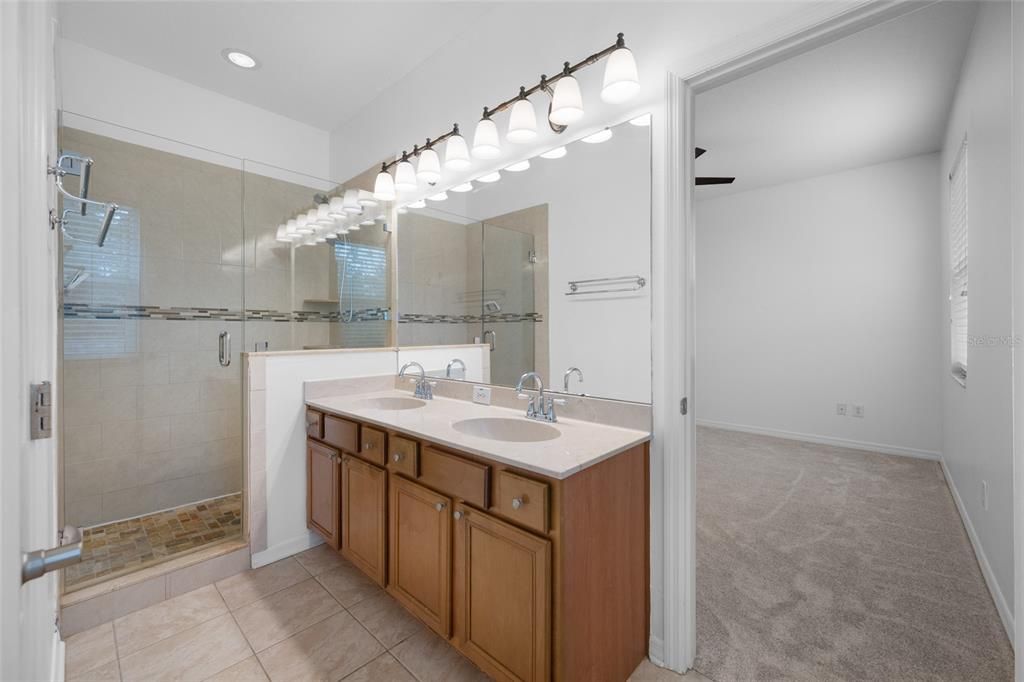 Activo con contrato: $439,000 (3 camas, 2 baños, 1680 Pies cuadrados)