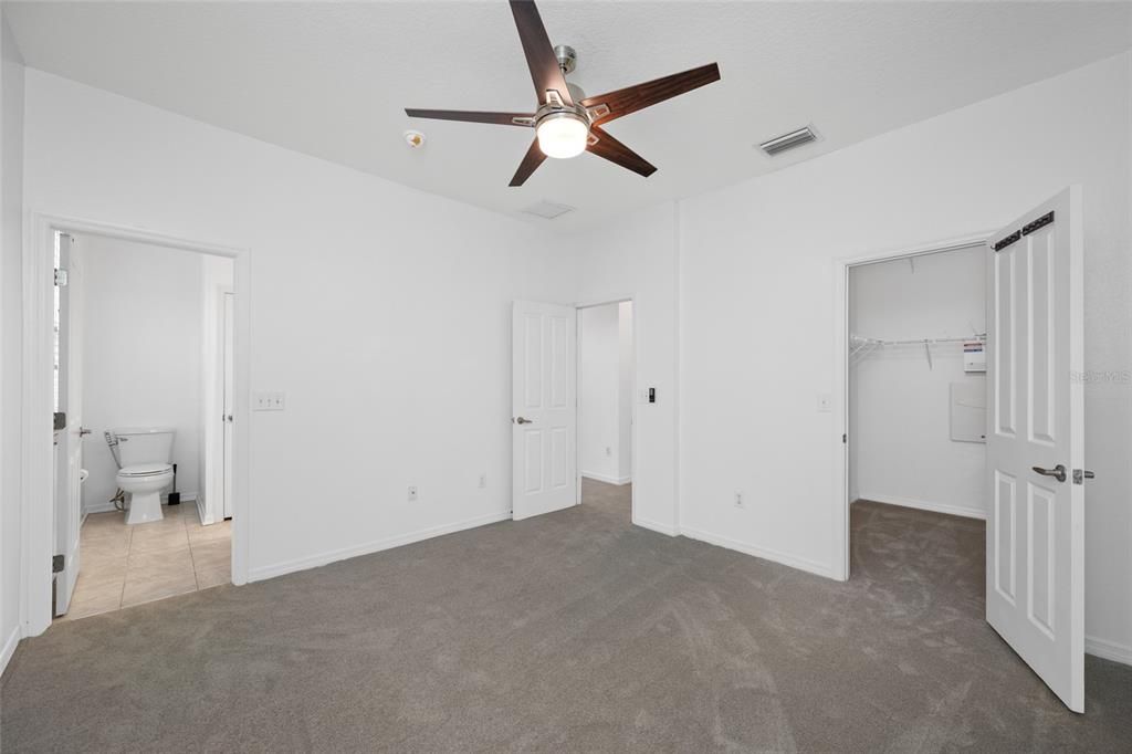 Activo con contrato: $439,000 (3 camas, 2 baños, 1680 Pies cuadrados)