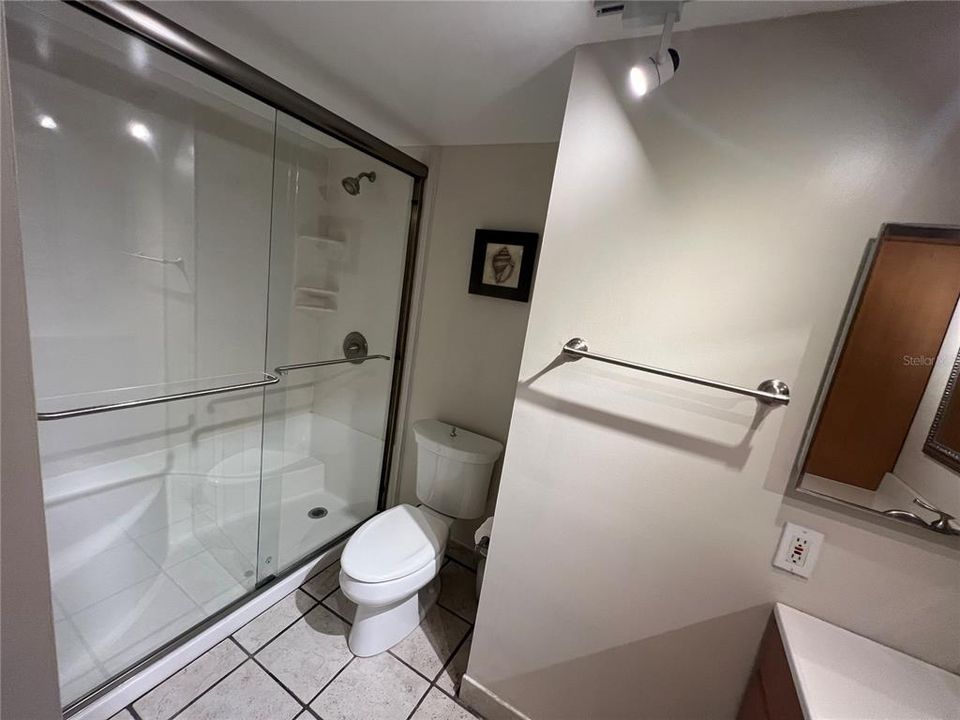 В аренду: $2,300 (2 спален, 2 ванн, 830 Квадратных фут)