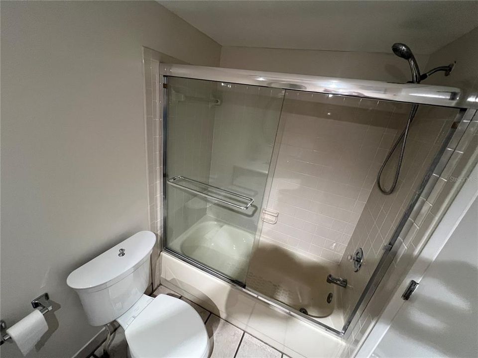 В аренду: $2,300 (2 спален, 2 ванн, 830 Квадратных фут)