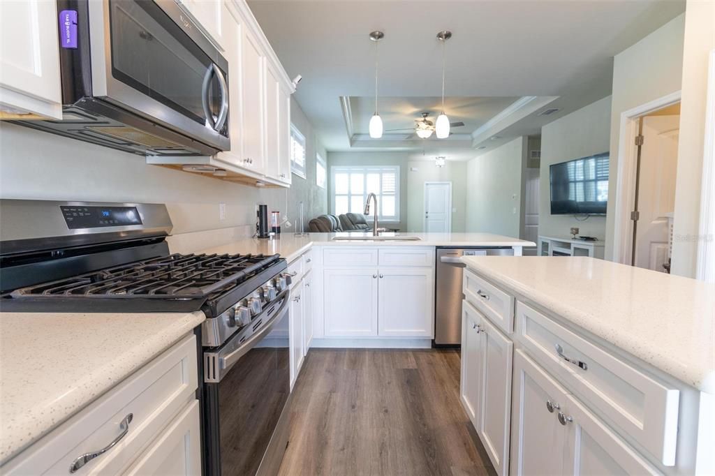 Activo con contrato: $285,000 (3 camas, 2 baños, 1381 Pies cuadrados)