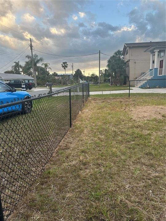 На продажу: $149,000 (0.17 acres)