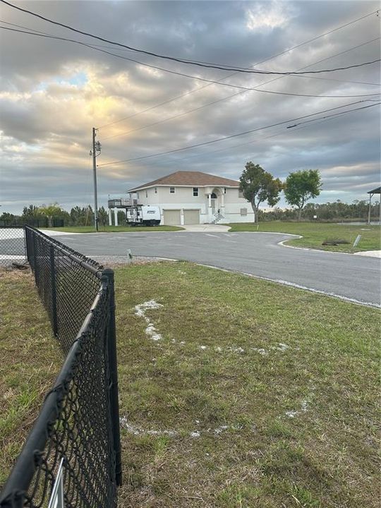 На продажу: $149,000 (0.17 acres)