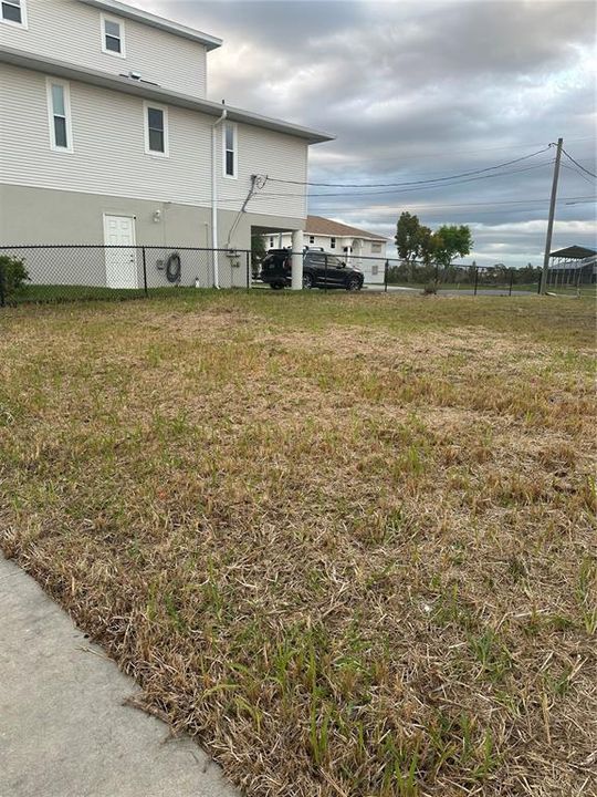 На продажу: $149,000 (0.17 acres)