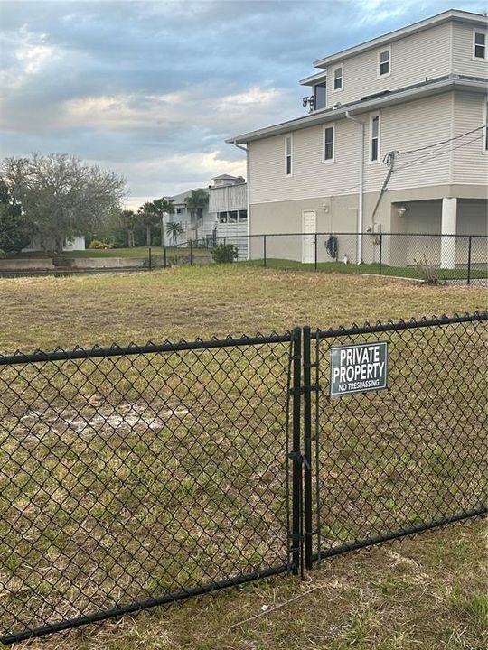 На продажу: $149,000 (0.17 acres)