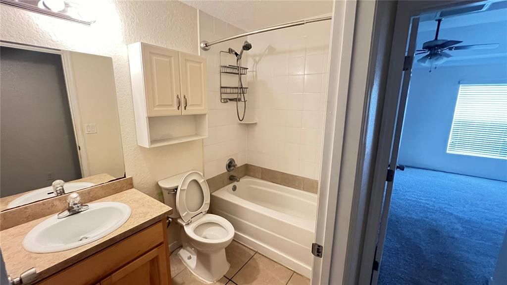 Activo con contrato: $219,900 (3 camas, 2 baños, 1299 Pies cuadrados)
