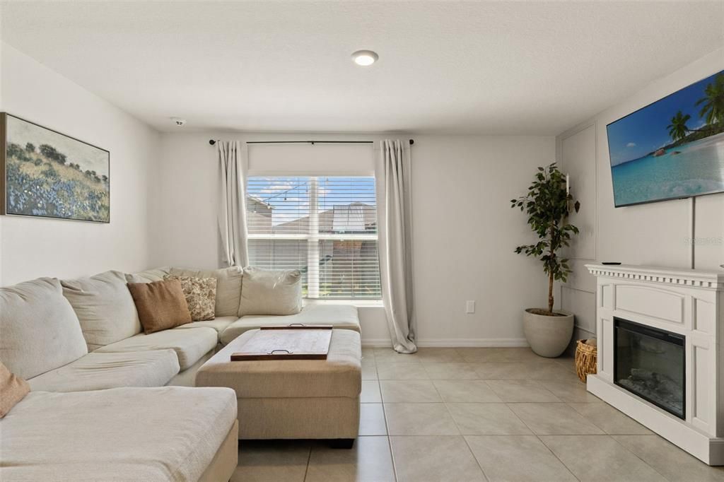 Active With Contract: $294,000 (4 beds, 2 baths, 1816 Square Feet)