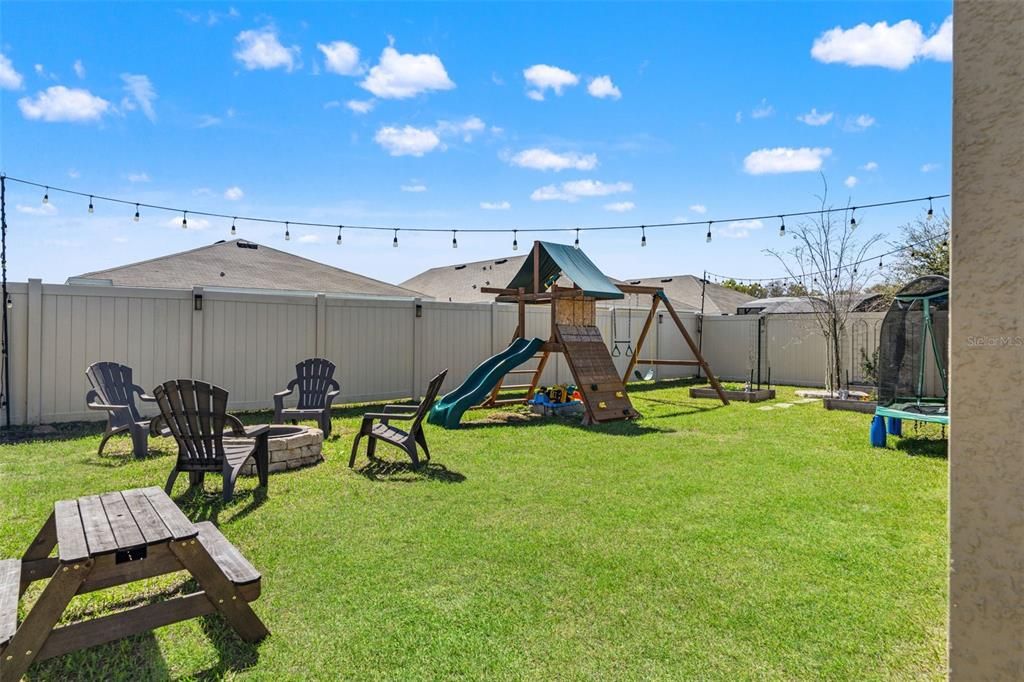 Active With Contract: $294,000 (4 beds, 2 baths, 1816 Square Feet)