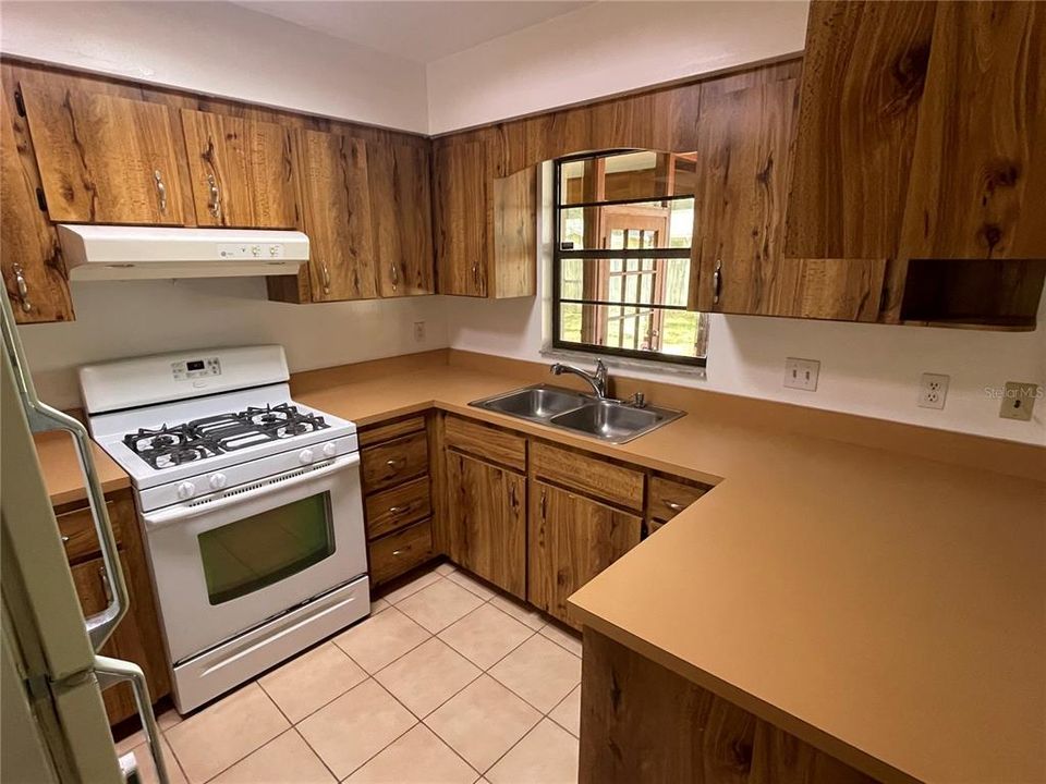 出租: $1,700 (2 贝兹, 2 浴室, 1112 平方英尺)