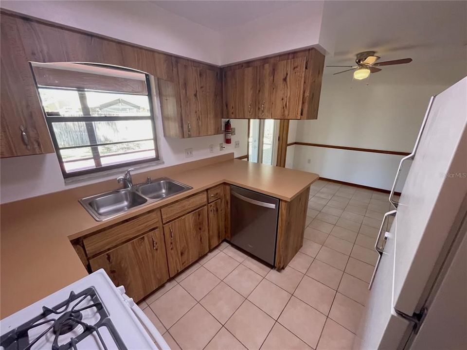 出租: $1,700 (2 贝兹, 2 浴室, 1112 平方英尺)