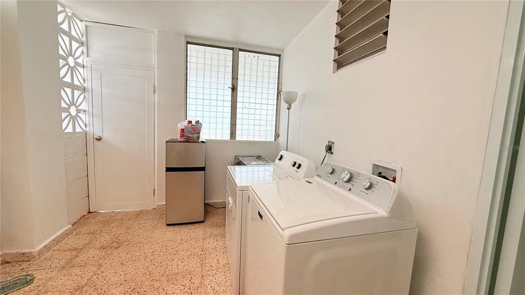 For Sale: $778,000 (4 beds, 3 baths, 3004.14 Square Feet)