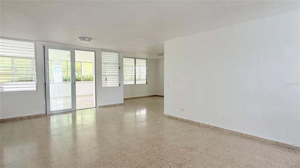 For Sale: $778,000 (4 beds, 3 baths, 3004.14 Square Feet)