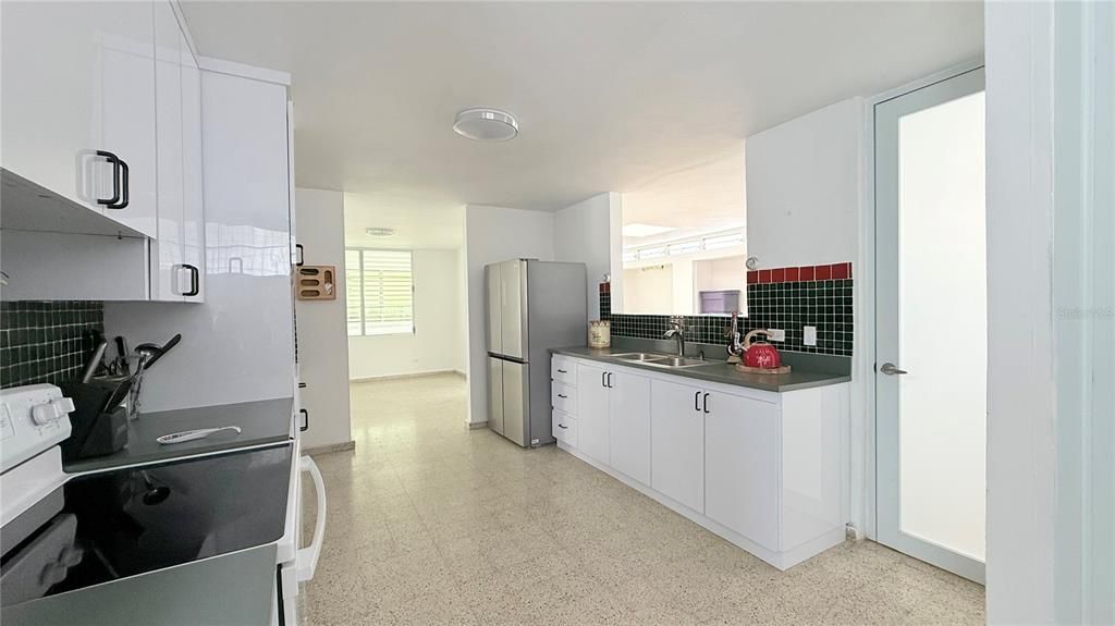 For Sale: $778,000 (4 beds, 3 baths, 3004.14 Square Feet)