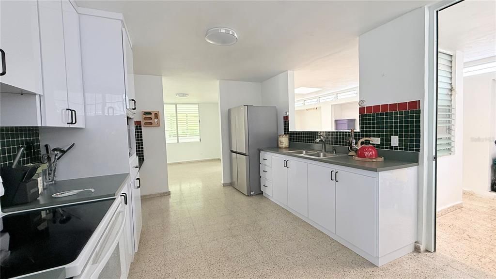 For Sale: $778,000 (4 beds, 3 baths, 3004.14 Square Feet)