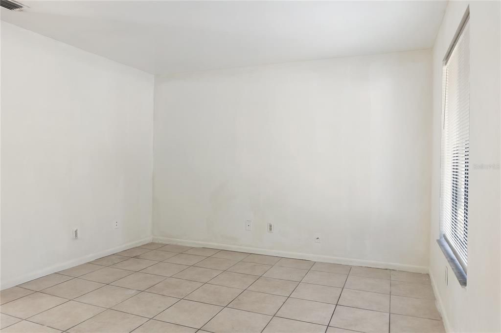 Activo con contrato: $270,000 (4 camas, 0 baños, 1684 Pies cuadrados)