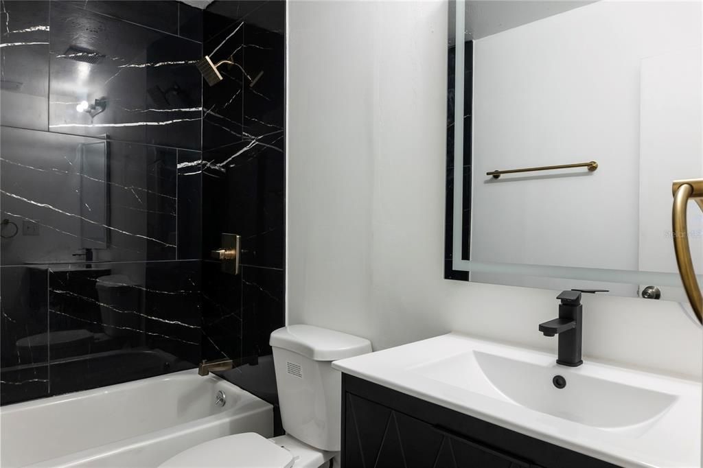 Activo con contrato: $270,000 (4 camas, 0 baños, 1684 Pies cuadrados)