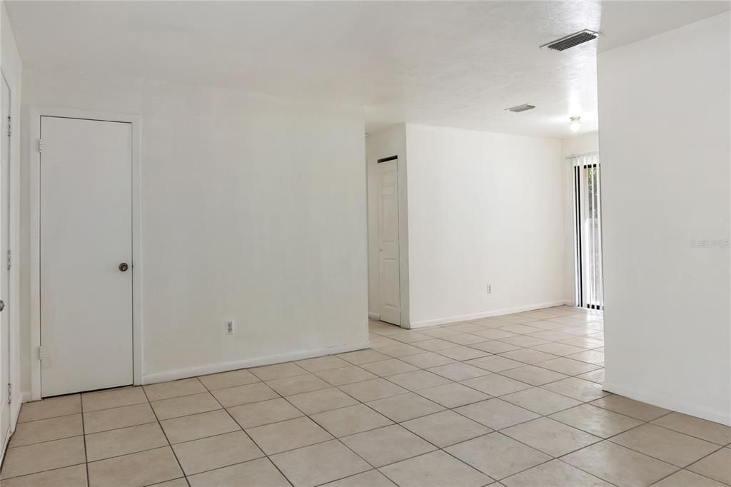 Activo con contrato: $270,000 (4 camas, 0 baños, 1684 Pies cuadrados)