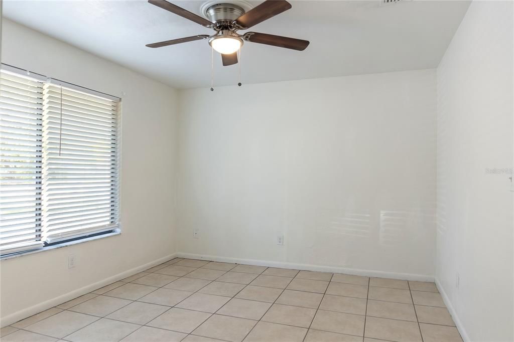 Activo con contrato: $270,000 (4 camas, 0 baños, 1684 Pies cuadrados)