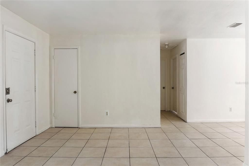 Activo con contrato: $270,000 (4 camas, 0 baños, 1684 Pies cuadrados)