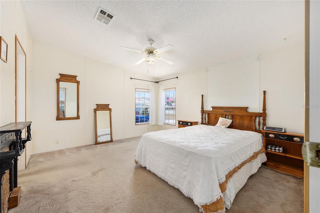 На продажу: $149,900 (3 спален, 2 ванн, 1404 Квадратных фут)