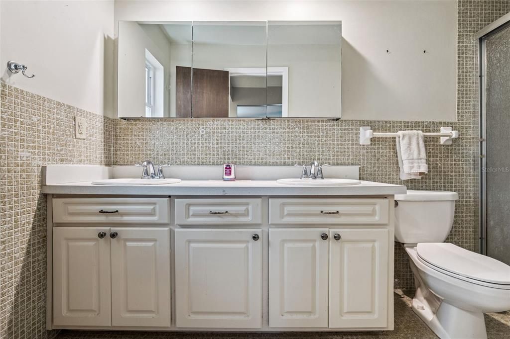 For Sale: $575,000 (4 beds, 3 baths, 2186 Square Feet)