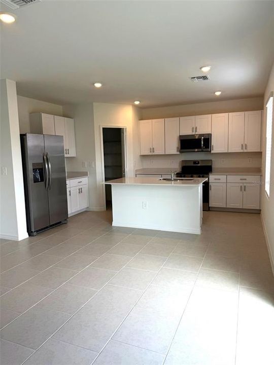 For Rent: $2,450 (5 beds, 2 baths, 2570 Square Feet)