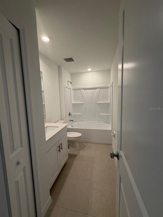 For Rent: $2,450 (5 beds, 2 baths, 2570 Square Feet)