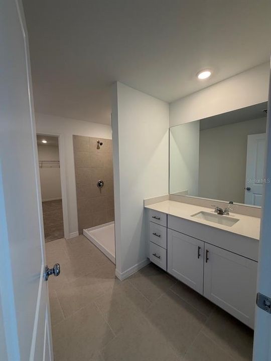 For Rent: $2,450 (5 beds, 2 baths, 2570 Square Feet)