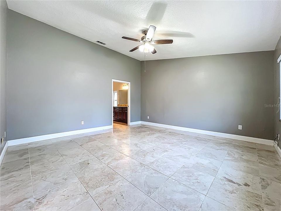 Activo con contrato: $499,995 (3 camas, 2 baños, 1832 Pies cuadrados)