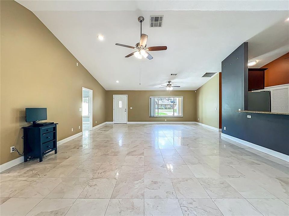 Activo con contrato: $499,995 (3 camas, 2 baños, 1832 Pies cuadrados)