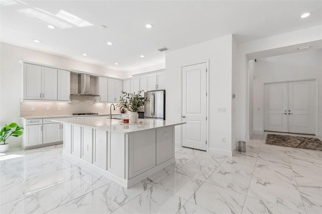 На продажу: $990,000 (5 спален, 5 ванн, 4139 Квадратных фут)