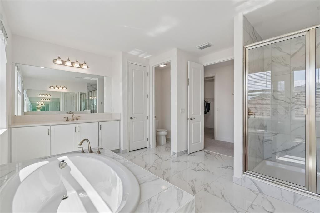 На продажу: $990,000 (5 спален, 5 ванн, 4139 Квадратных фут)