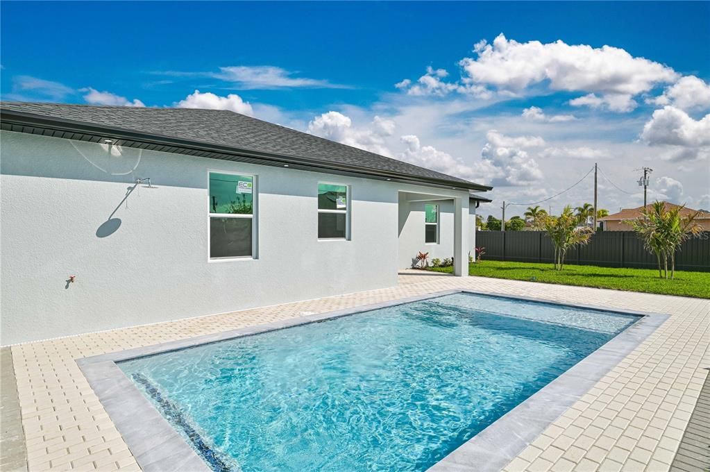 Activo con contrato: $424,999 (3 camas, 2 baños, 1704 Pies cuadrados)