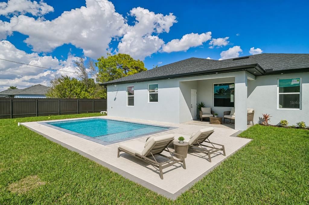 Activo con contrato: $424,999 (3 camas, 2 baños, 1704 Pies cuadrados)