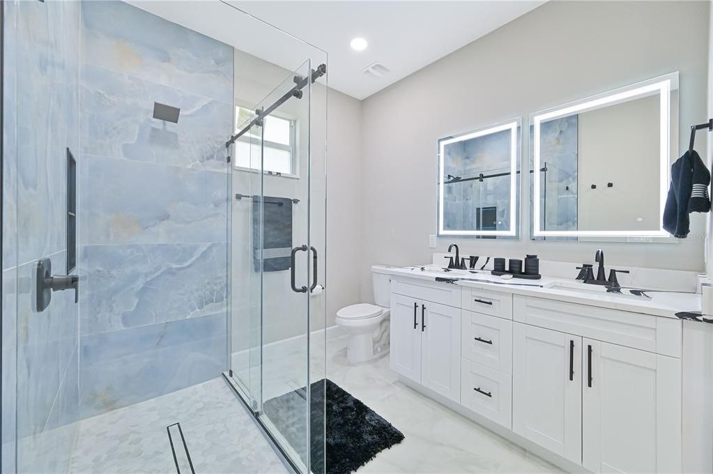 Activo con contrato: $424,999 (3 camas, 2 baños, 1704 Pies cuadrados)