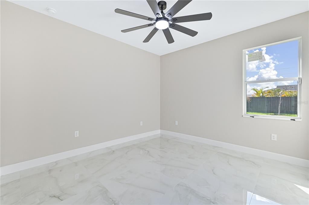 Activo con contrato: $424,999 (3 camas, 2 baños, 1704 Pies cuadrados)