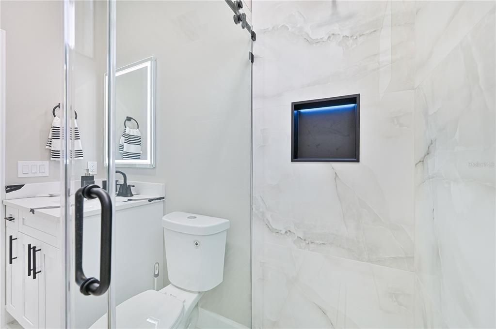 Activo con contrato: $424,999 (3 camas, 2 baños, 1704 Pies cuadrados)