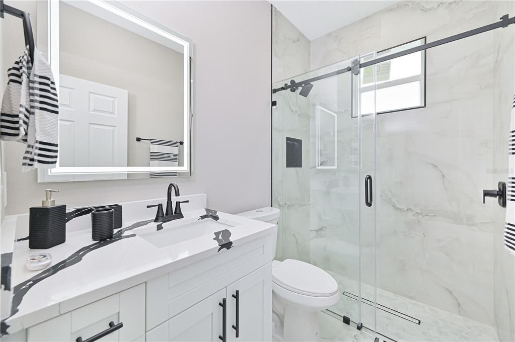 Activo con contrato: $424,999 (3 camas, 2 baños, 1704 Pies cuadrados)