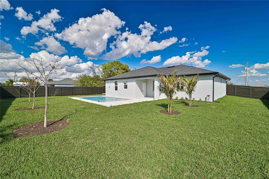Activo con contrato: $424,999 (3 camas, 2 baños, 1704 Pies cuadrados)
