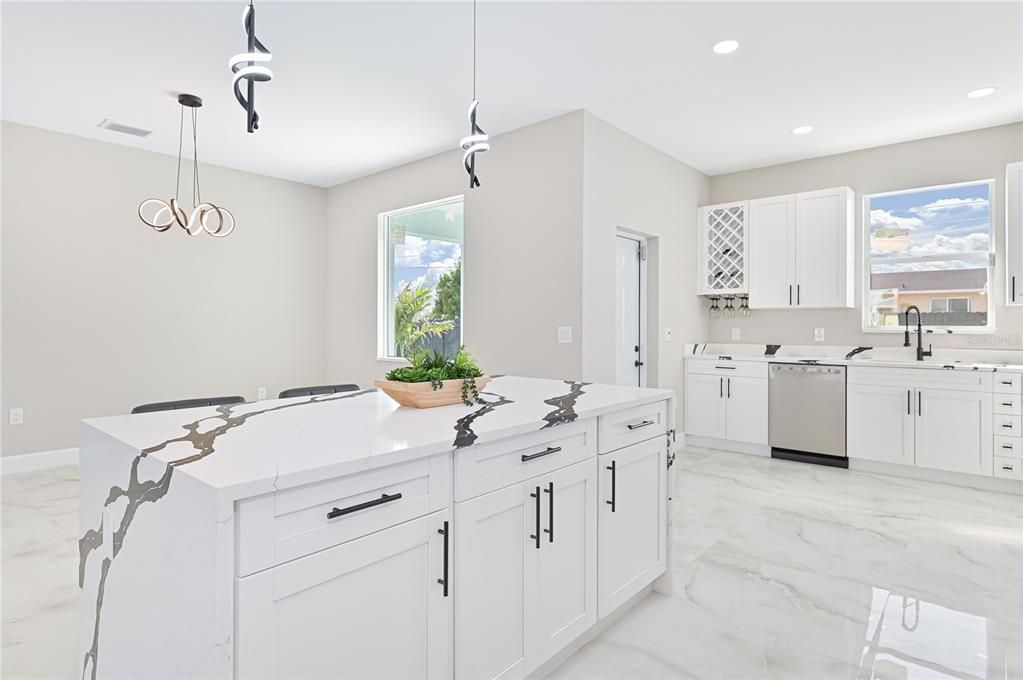 Activo con contrato: $424,999 (3 camas, 2 baños, 1704 Pies cuadrados)