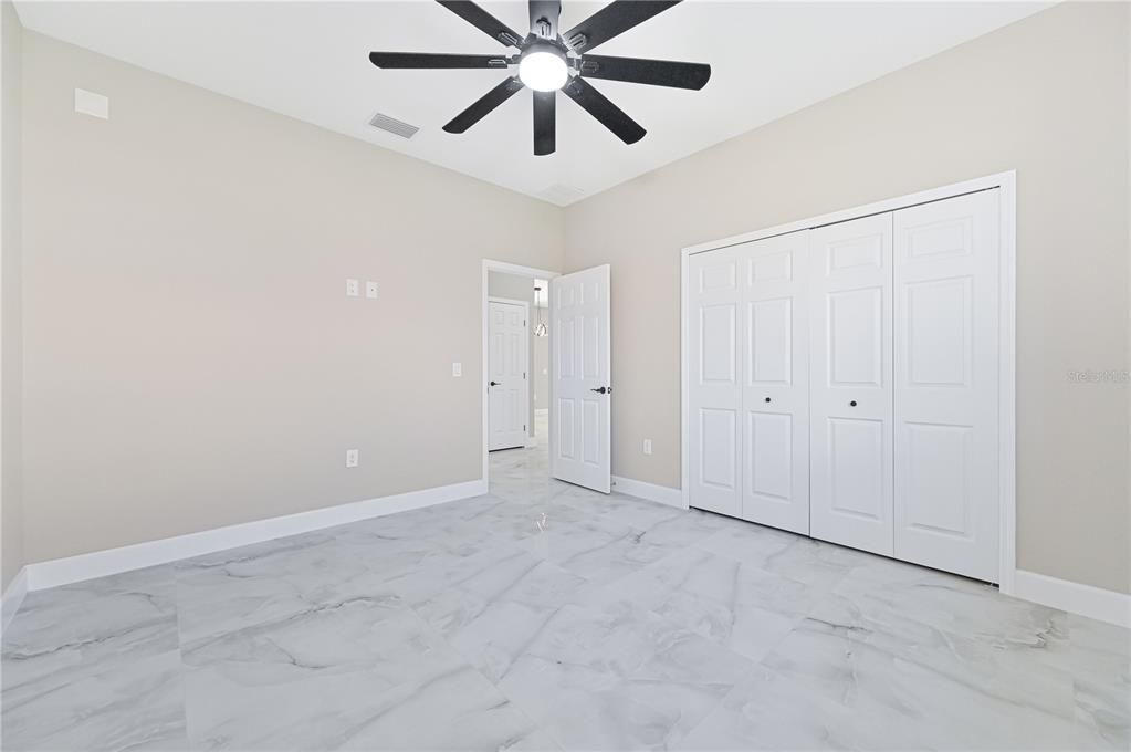 Activo con contrato: $424,999 (3 camas, 2 baños, 1704 Pies cuadrados)