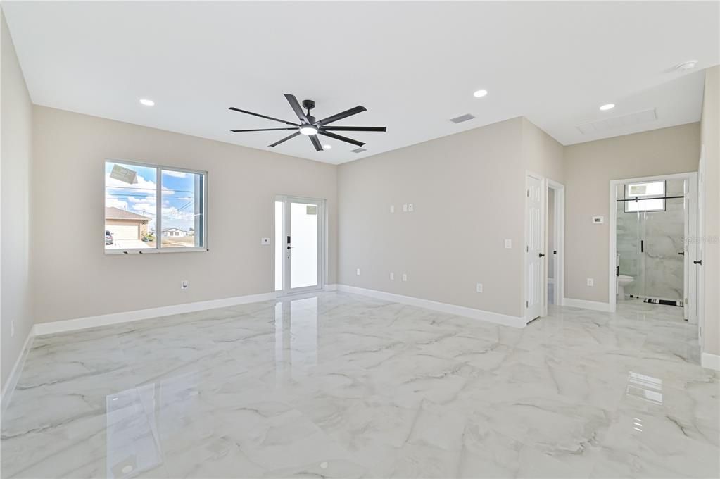Activo con contrato: $424,999 (3 camas, 2 baños, 1704 Pies cuadrados)