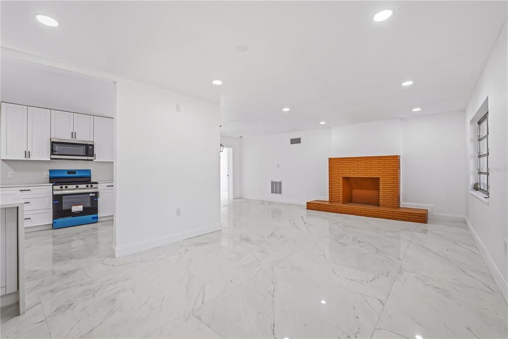 En Venta: $294,900 (3 camas, 2 baños, 1756 Pies cuadrados)