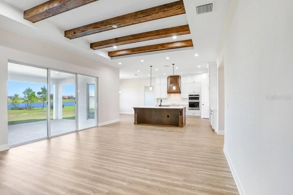 En Venta: $824,990 (3 camas, 2 baños, 3015 Pies cuadrados)