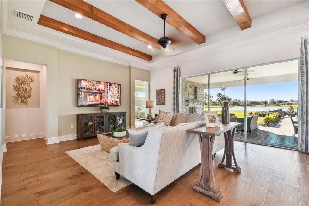 En Venta: $824,990 (3 camas, 2 baños, 3015 Pies cuadrados)