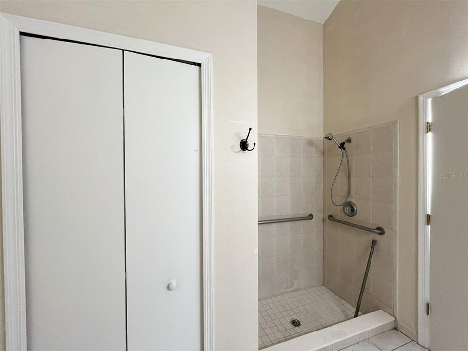 For Sale: $419,900 (4 beds, 2 baths, 2295 Square Feet)