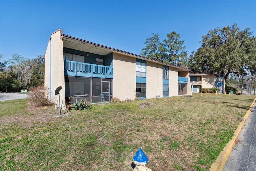 Active With Contract: $109,000 (2 beds, 2 baths, 1226 Square Feet)