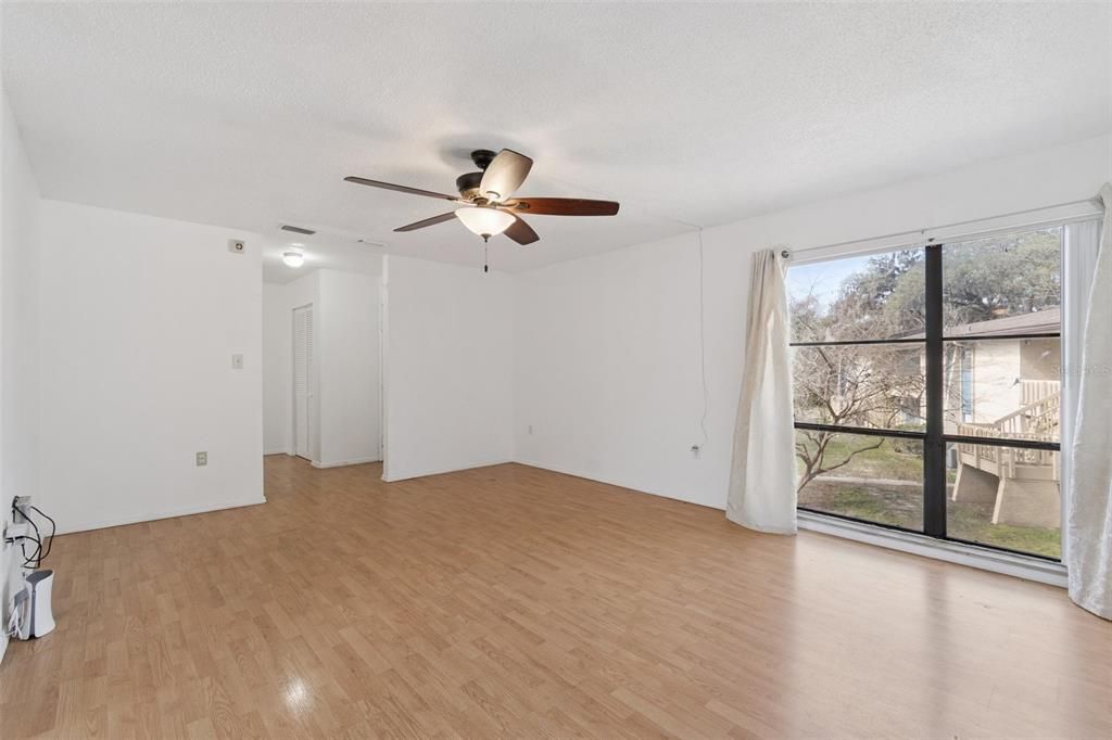 Active With Contract: $109,000 (2 beds, 2 baths, 1226 Square Feet)